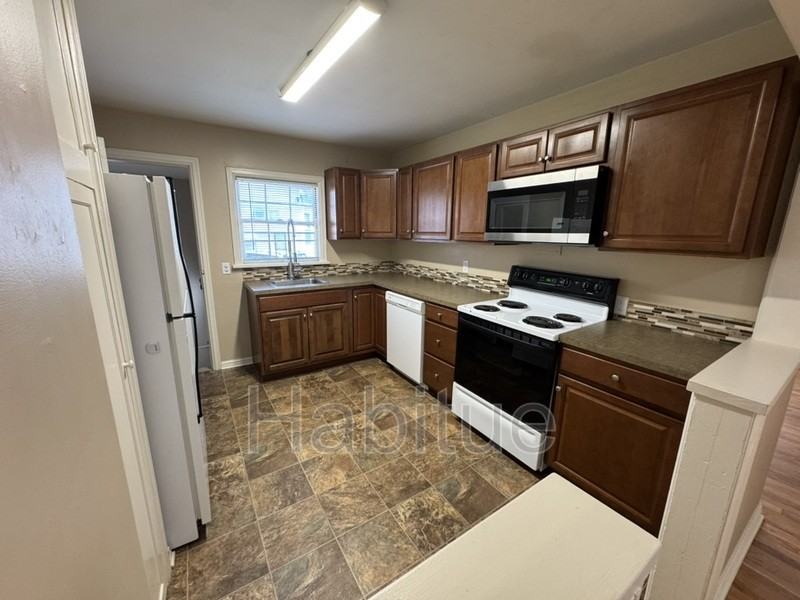 1302 W Hays St #809-13THST - Photo 5 of 15