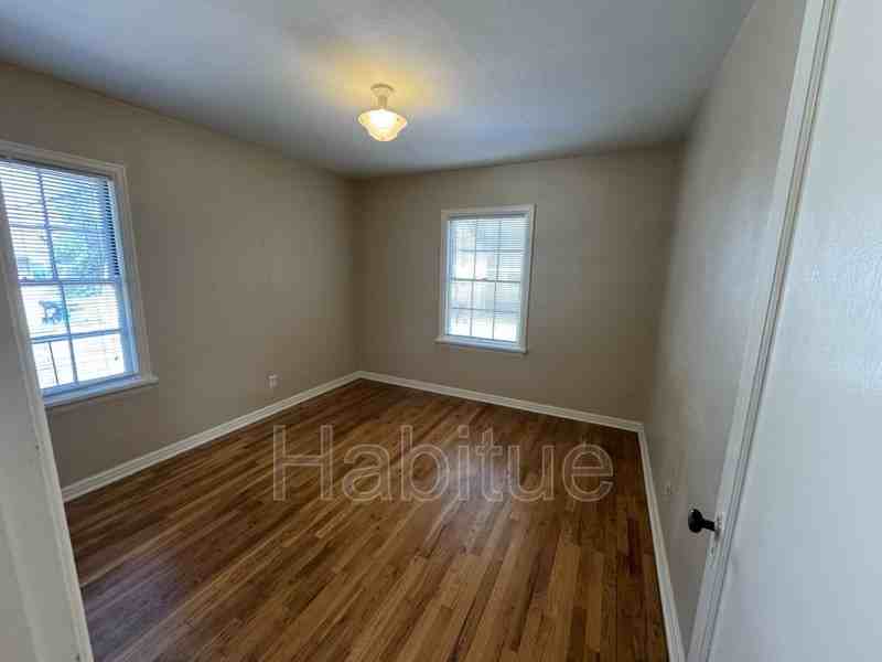 1302 W Hays St #809-13THST - Photo 7 of 15
