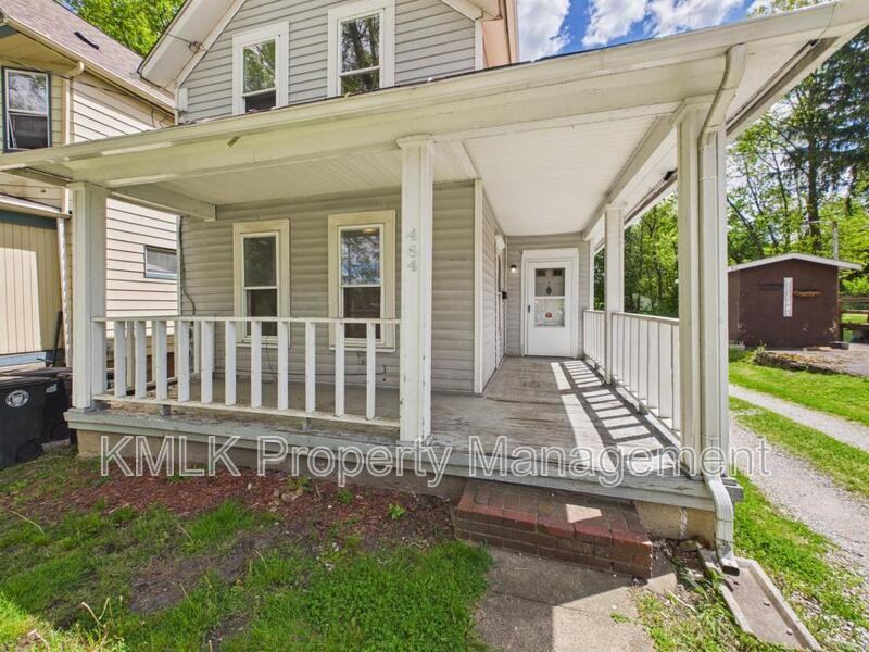 484 Crouse St - Photo 2 of 43