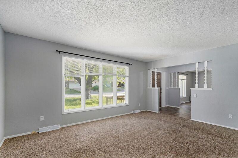 2556 W Cardinal St - Photo 3 of 21