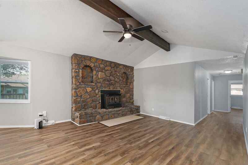 2556 W Cardinal St - Photo 5 of 21