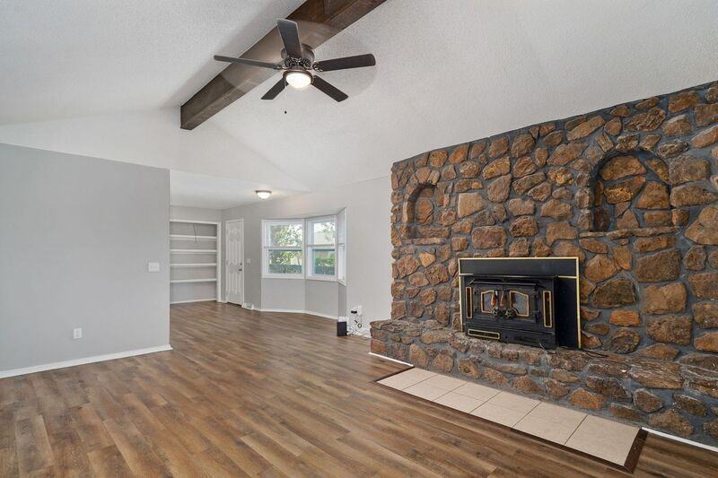 2556 W Cardinal St - Photo 6 of 21