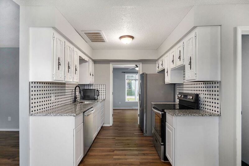 2556 W Cardinal St - Photo 7 of 21