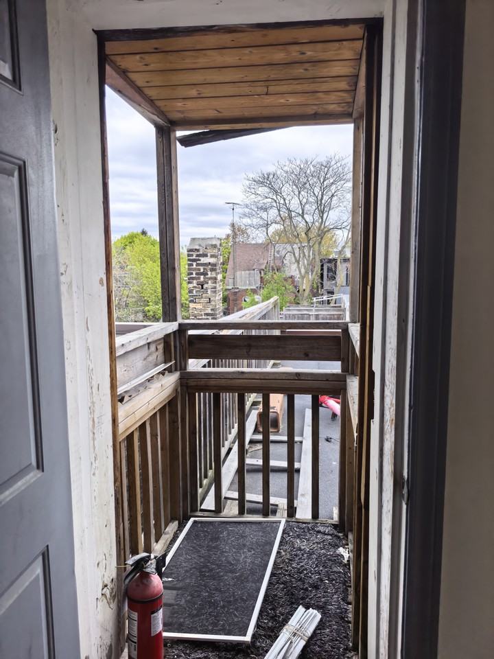681 Bathurst St - Photo 2 of 6