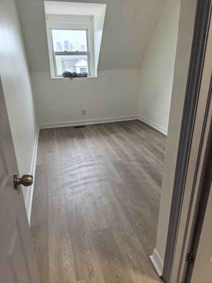 681 Bathurst St - Photo 3 of 6