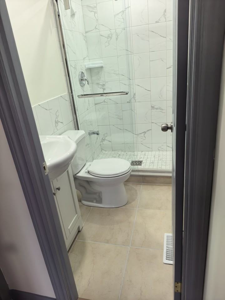 681 Bathurst St - Photo 6 of 6
