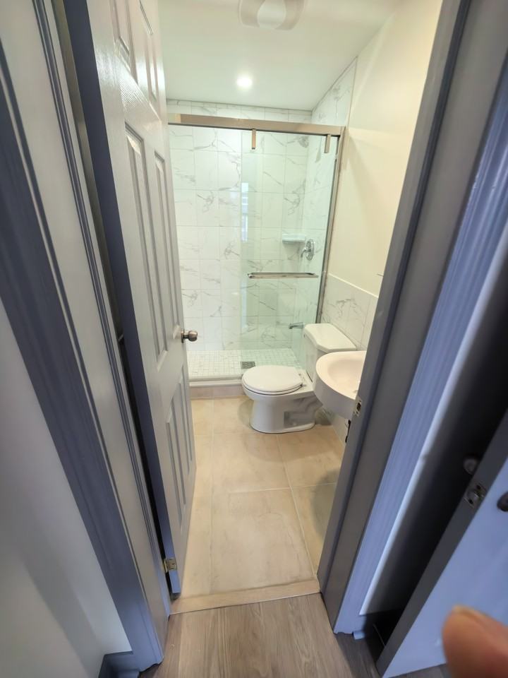 681 Bathurst St - Photo 2 of 8