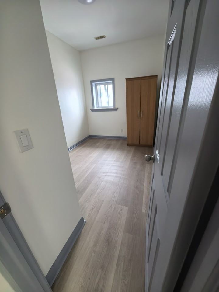 681 Bathurst St - Photo 4 of 8
