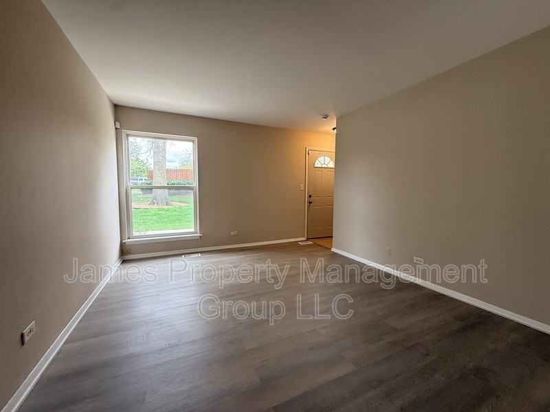 1912 Huntington Blvd - Photo 2 of 10