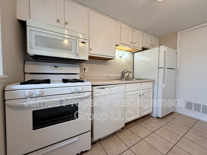 1912 Huntington Blvd - Photo 4 of 10