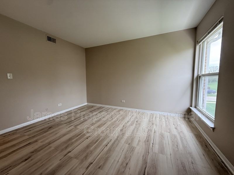 1912 Huntington Blvd - Photo 6 of 10