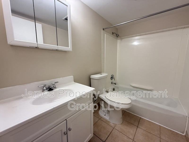 1912 Huntington Blvd - Photo 7 of 10