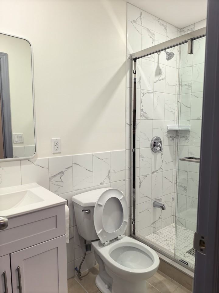681 Bathurst St - Photo 3 of 9