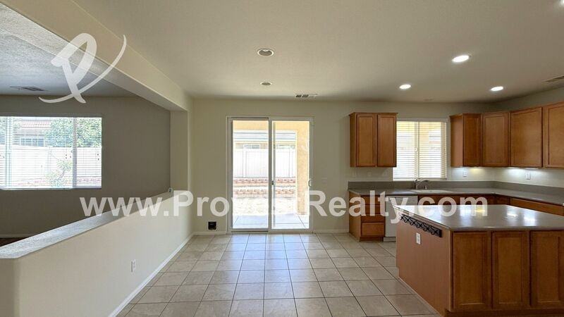 15847 Barrel Cactus Ln - Photo 6 of 26