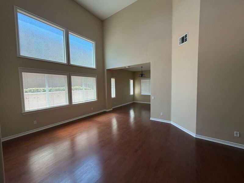 46263 Drymen Ave - Photo 3 of 34