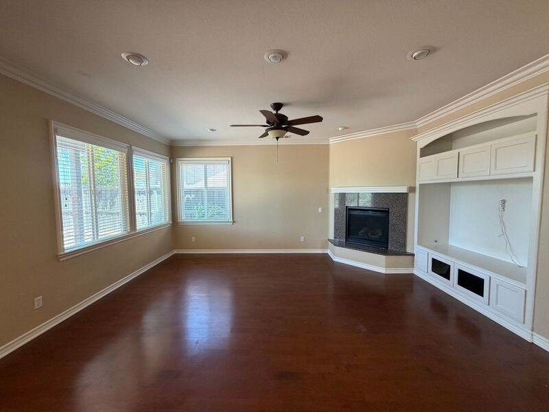 46263 Drymen Ave - Photo 5 of 34