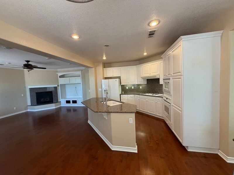 46263 Drymen Ave - Photo 6 of 34