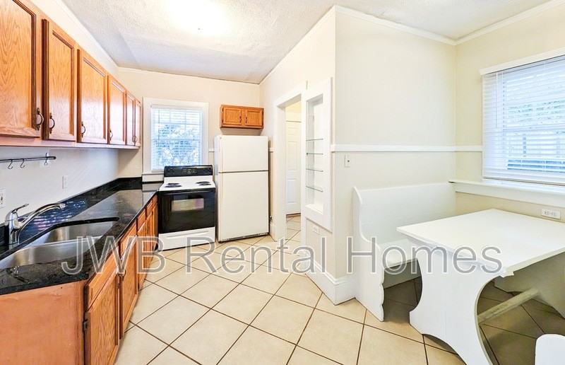 1060 Cherry St - Photo 2 of 14