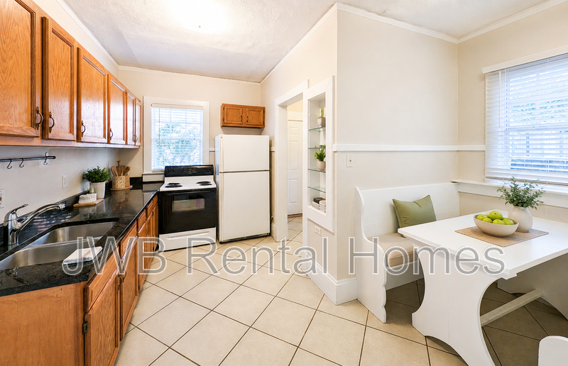 1060 Cherry St - Photo 3 of 14