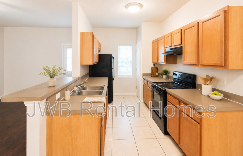 1626 Stimson St - Photo 3 of 13
