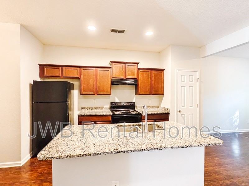 691 Herman St - Photo 2 of 13