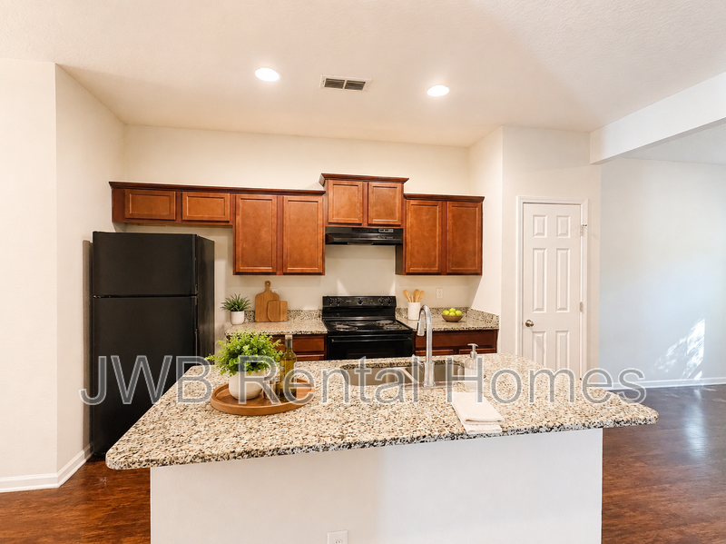 691 Herman St - Photo 3 of 13