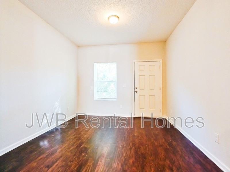 691 Herman St - Photo 4 of 13