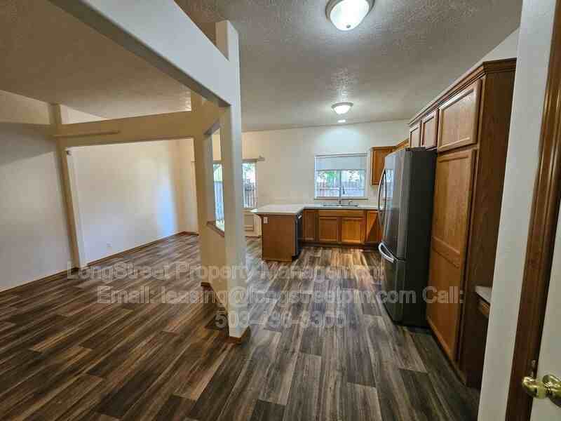 7445 Se Crystal Springs Blvd - Photo 5 of 30