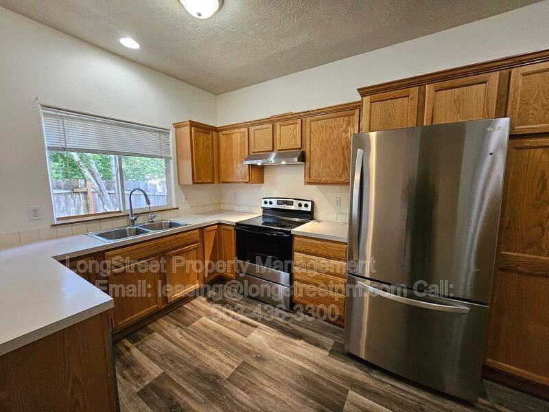 7445 Se Crystal Springs Blvd - Photo 6 of 30