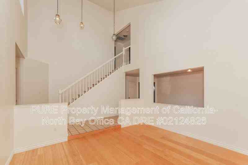 8 Voss Park Cir - Photo 4 of 33