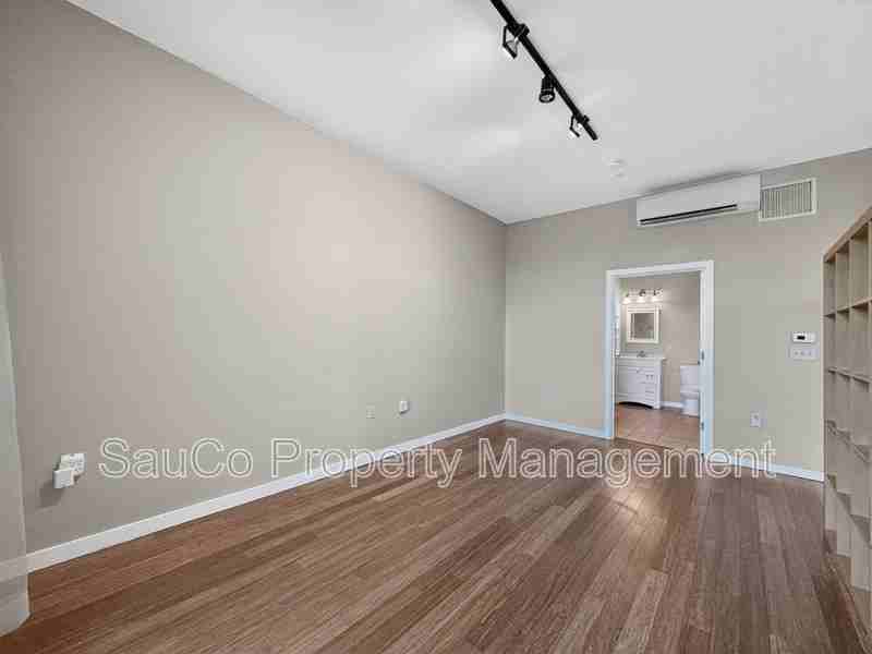 1425 Ne 61st Ave #205 - Photo 7 of 15