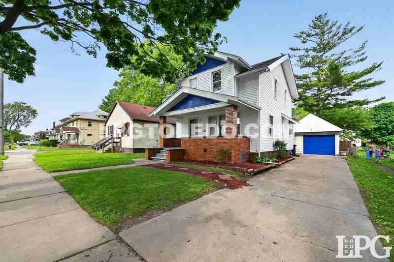 4140 Caroline Ave - Photo 3 of 44