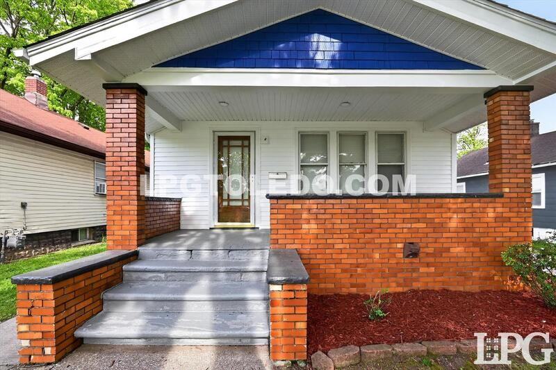 4140 Caroline Ave - Photo 4 of 44