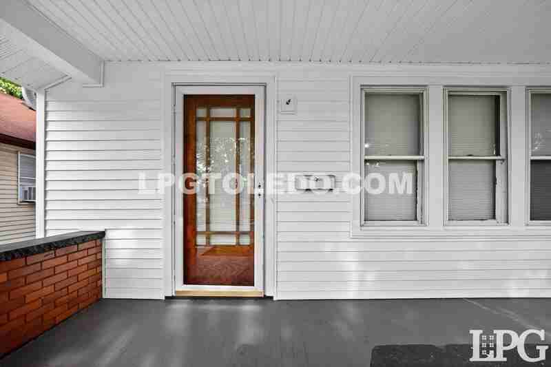 4140 Caroline Ave - Photo 5 of 44