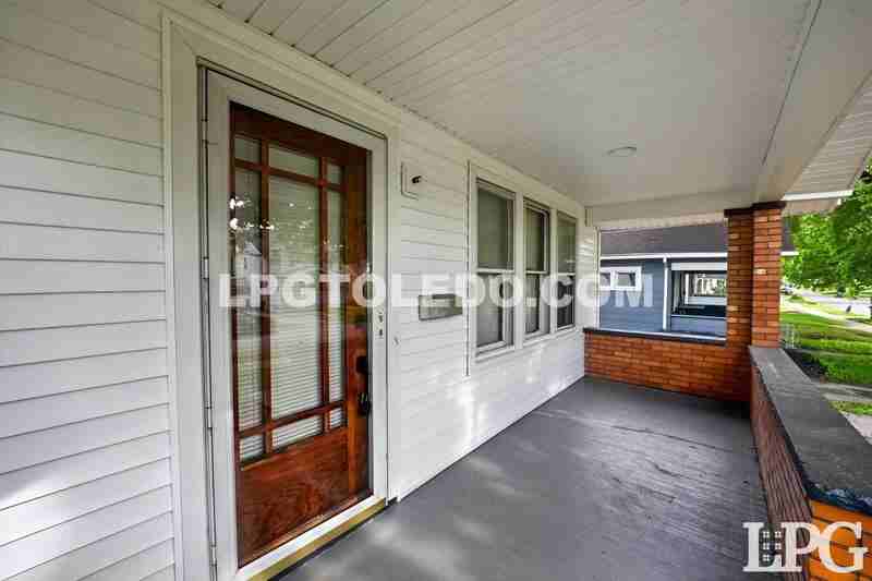 4140 Caroline Ave - Photo 6 of 44