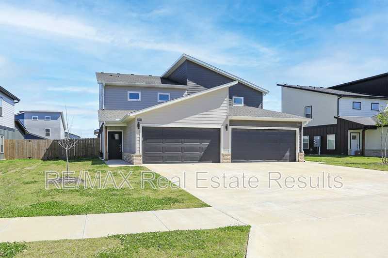 1508 Sw Poigai Way #2 - Photo 3 of 33