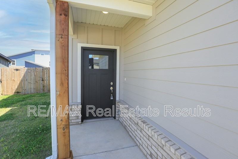 1508 Sw Poigai Way #2 - Photo 5 of 33