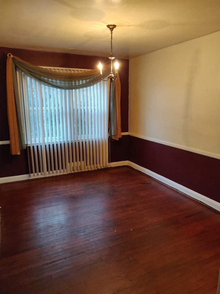 1013 Saint Dunstans Rd - Photo 4 of 20