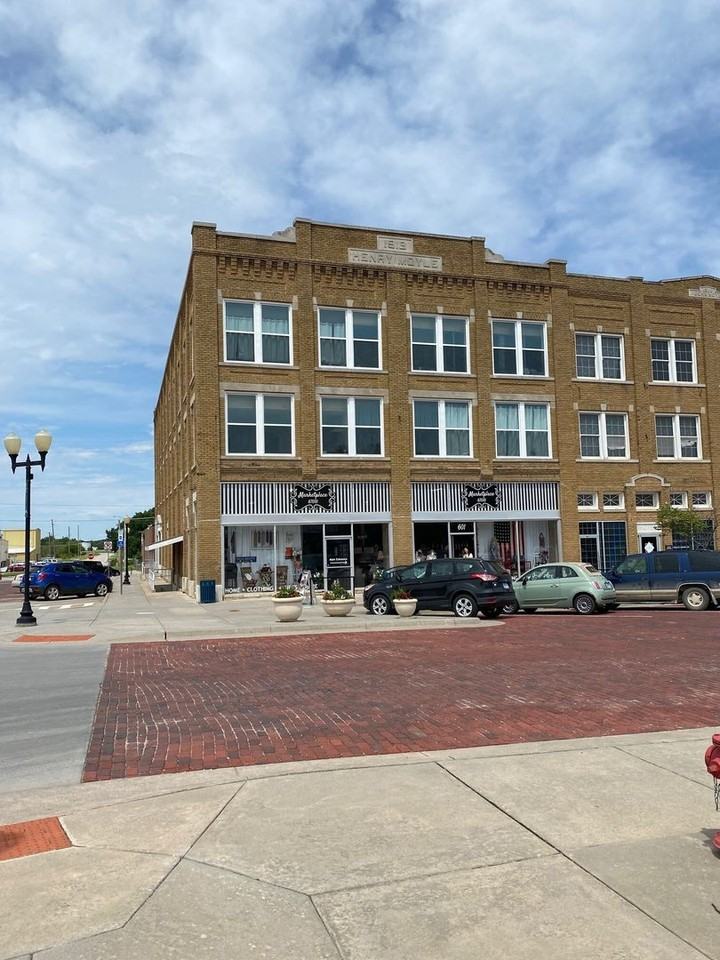 State Street Apartments - Photo 2 of 12