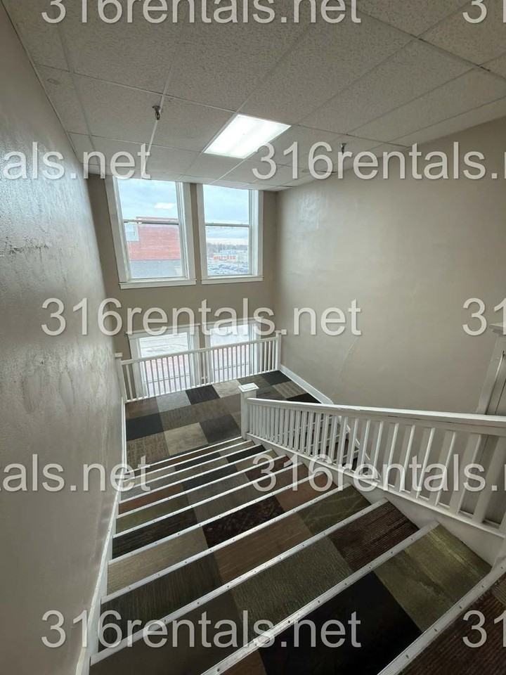 State Street Apartments - Photo 3 of 12