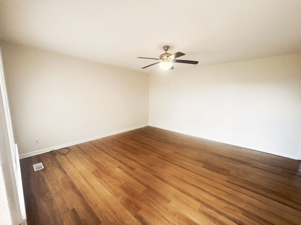 806 Carnegie Dr - Photo 2 of 14