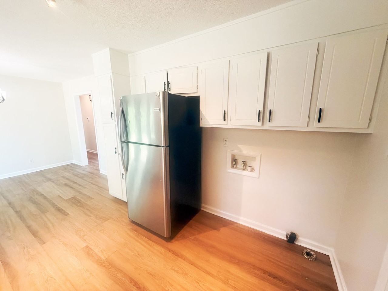 806 Carnegie Dr - Photo 5 of 14