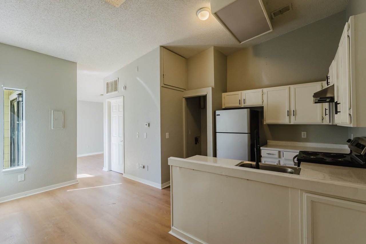 932 S Dearborn Way - Photo 3 of 30