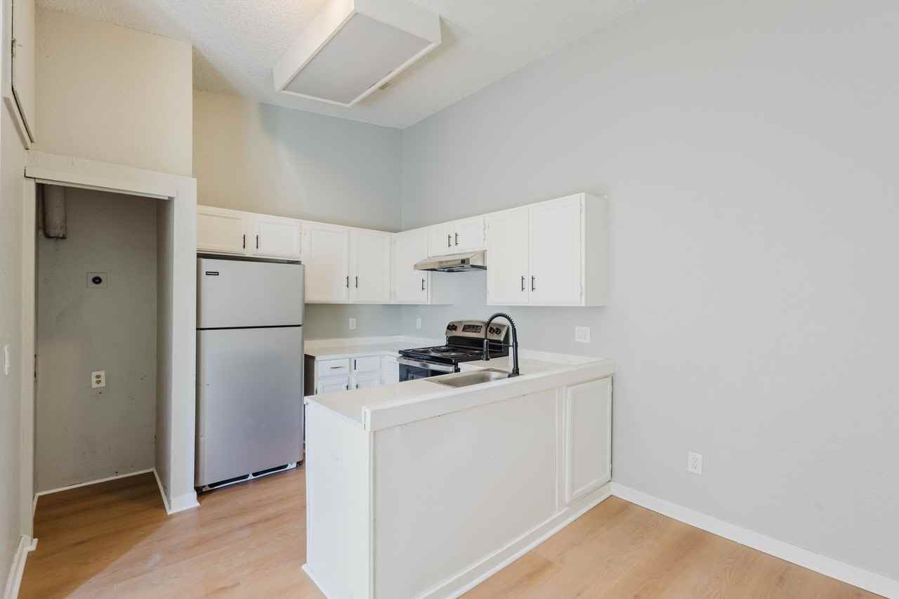 932 S Dearborn Way - Photo 4 of 30