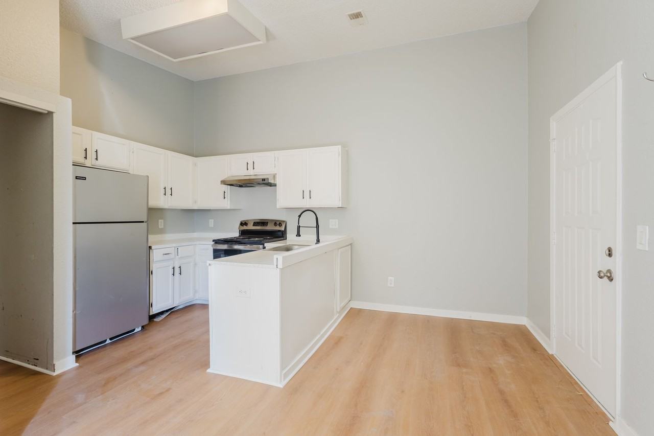 932 S Dearborn Way - Photo 5 of 30