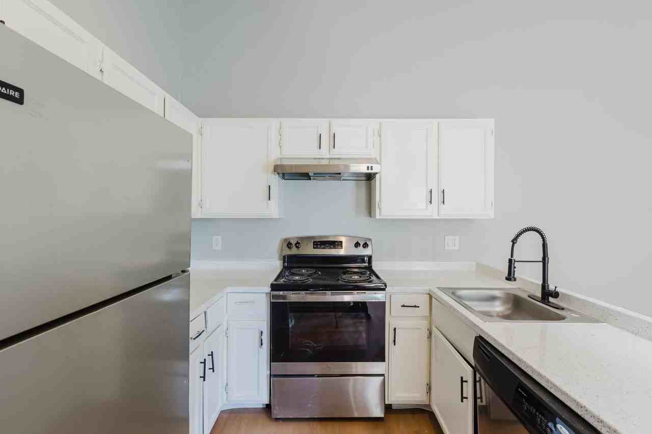 932 S Dearborn Way - Photo 6 of 30