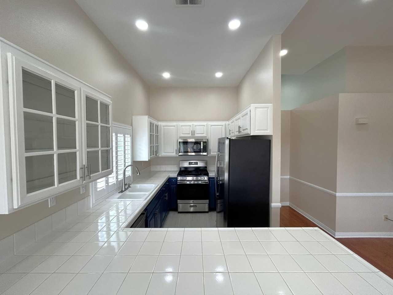 3130 Oakcrest Dr - Photo 3 of 28