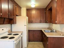 Mid-Century 2 bed 1 bath with hardwood and dishwasher. Parking included. - Photo 1 of 1