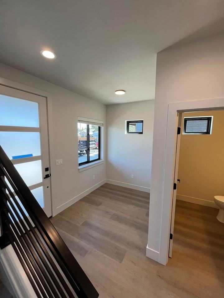 2522 Sw Yew Ave - Photo 4 of 18