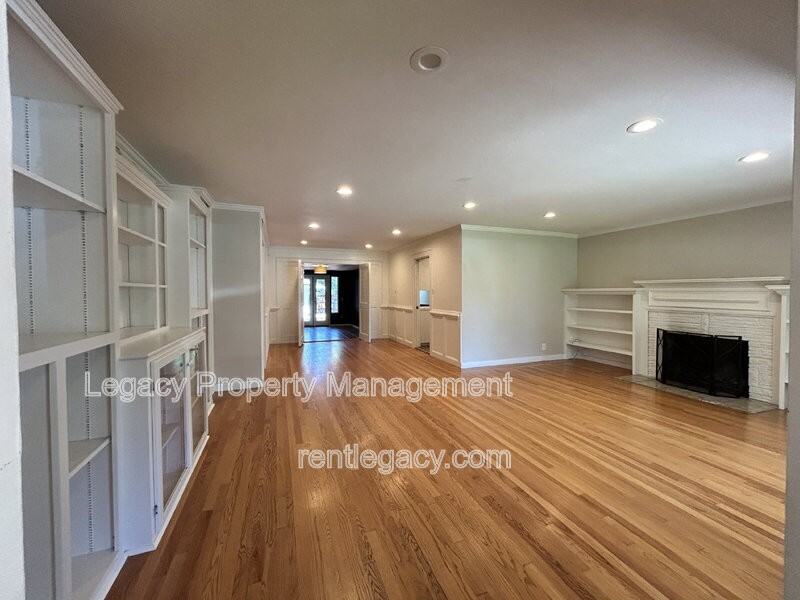 1149 8th Ave - Photo 4 of 26